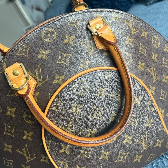Authentic LV bag - Picture 9 of 10